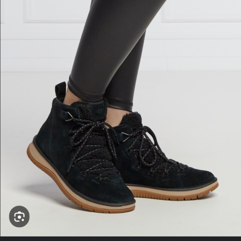 UGG Lakesider Heritage Boots size 9.5